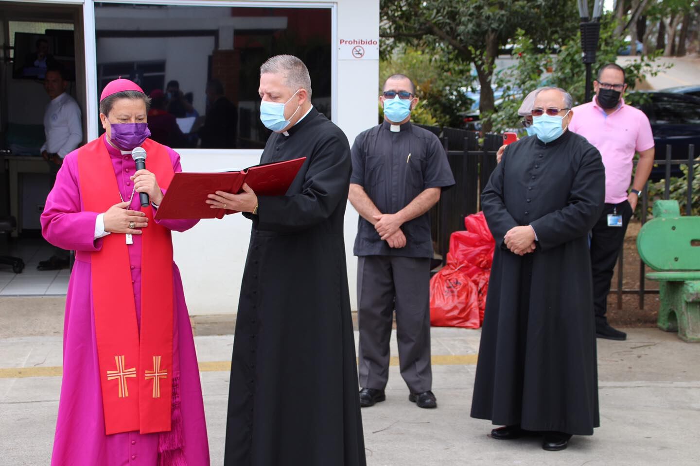 Durante la mañana de este Viernes Santo del 2021 la imagen de Jesús Nazareno cumplió su promesa y visitó los hospitales de San José.