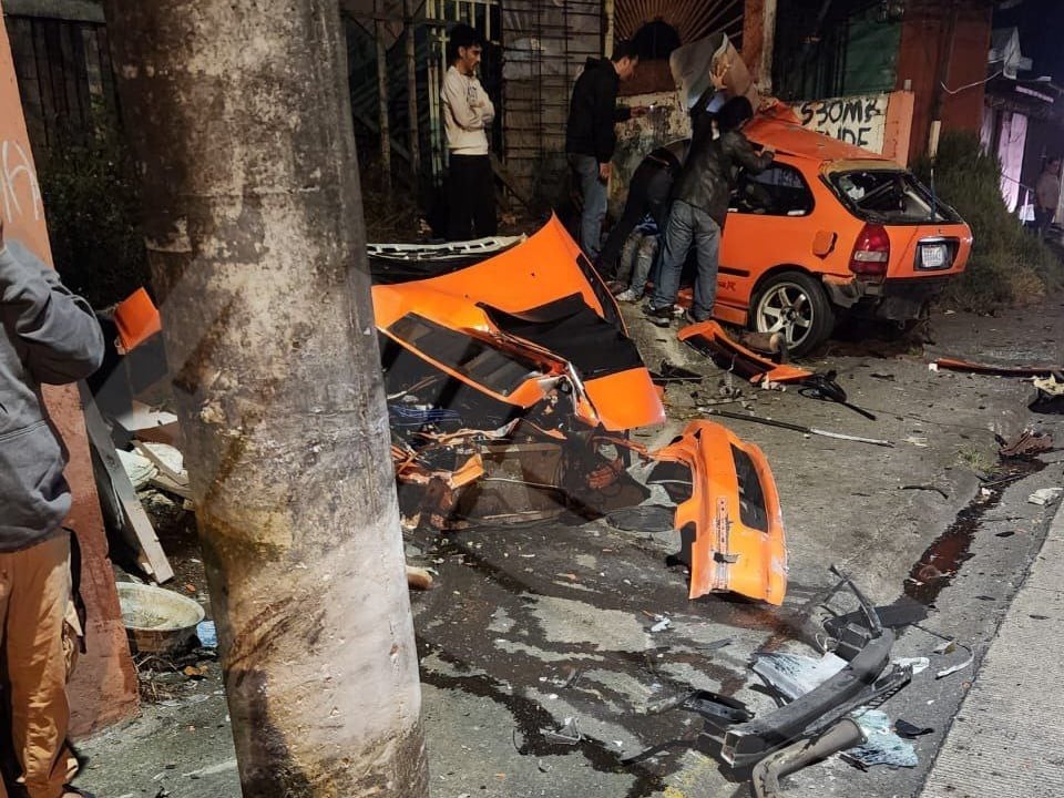 Pareja resulta herida en choque de carro contra casa en Coronado. Foto Agencia Nacional de Información.