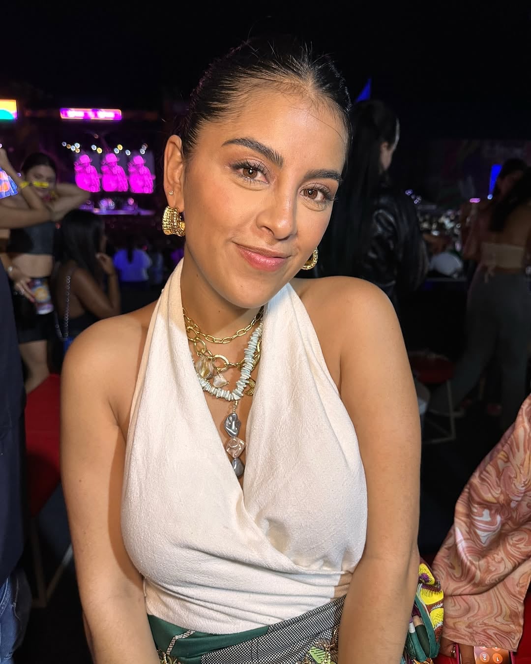 María Fernanda León le huye hablar en público sobre su vida personal pero hizo una excepción en De boca en boca, programa donde dio a conocer que un cantante nacional le está moviendo el piso más que nunca.