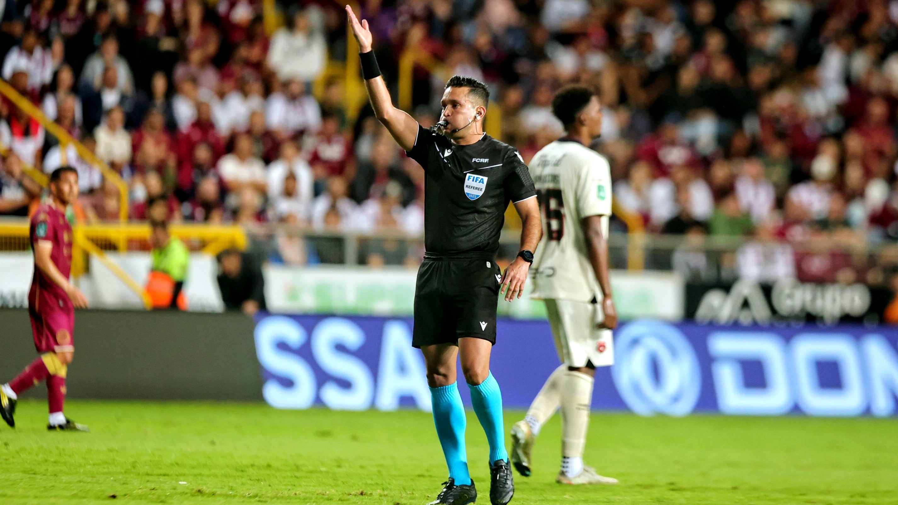 David Gomez dirigio el clásico entre Saprissa y Alajuelense