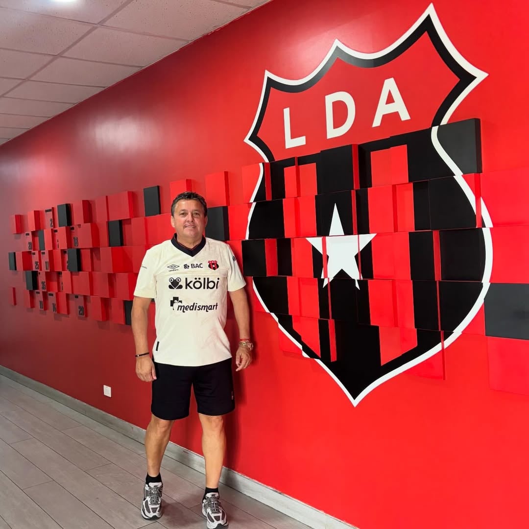 Víctor Reyes, abuelo de Kenay Myrie contó cómo vive su nieto su nueva oportunidad en Dinamarca.