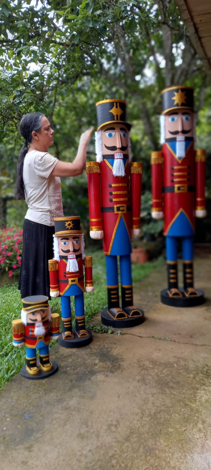 Doña Lorena Vásquez Pacheco y su esposo José Antonio Alfaro Cordero, viven en Rincón de Zaragoza en Palmares y ya tiene una fama muy bien ganada de ser de los mejores en el país que hace cascanueces