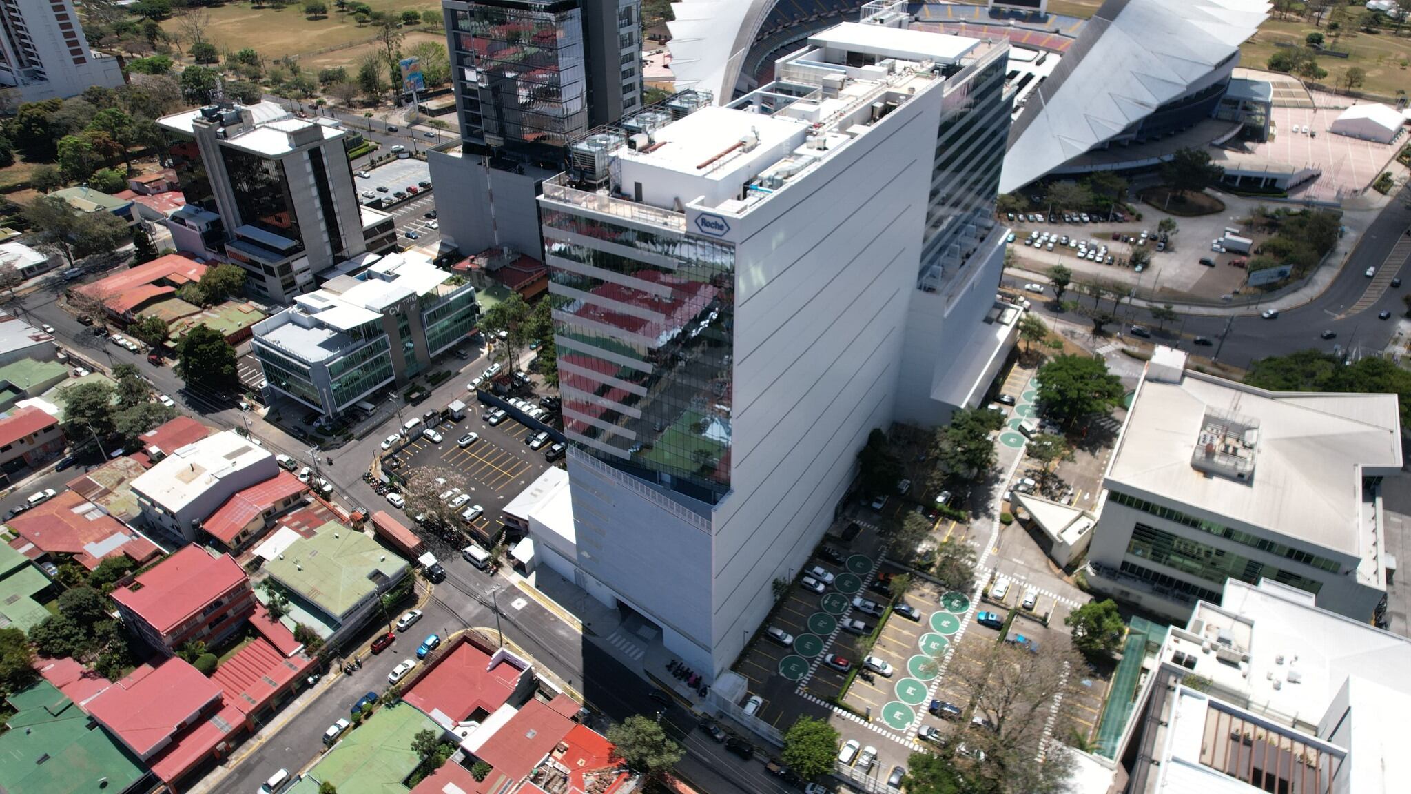 La empresa Roche inauguró un nuevo centro de negocios en Costa Rica y desea contratar a 200 personas.