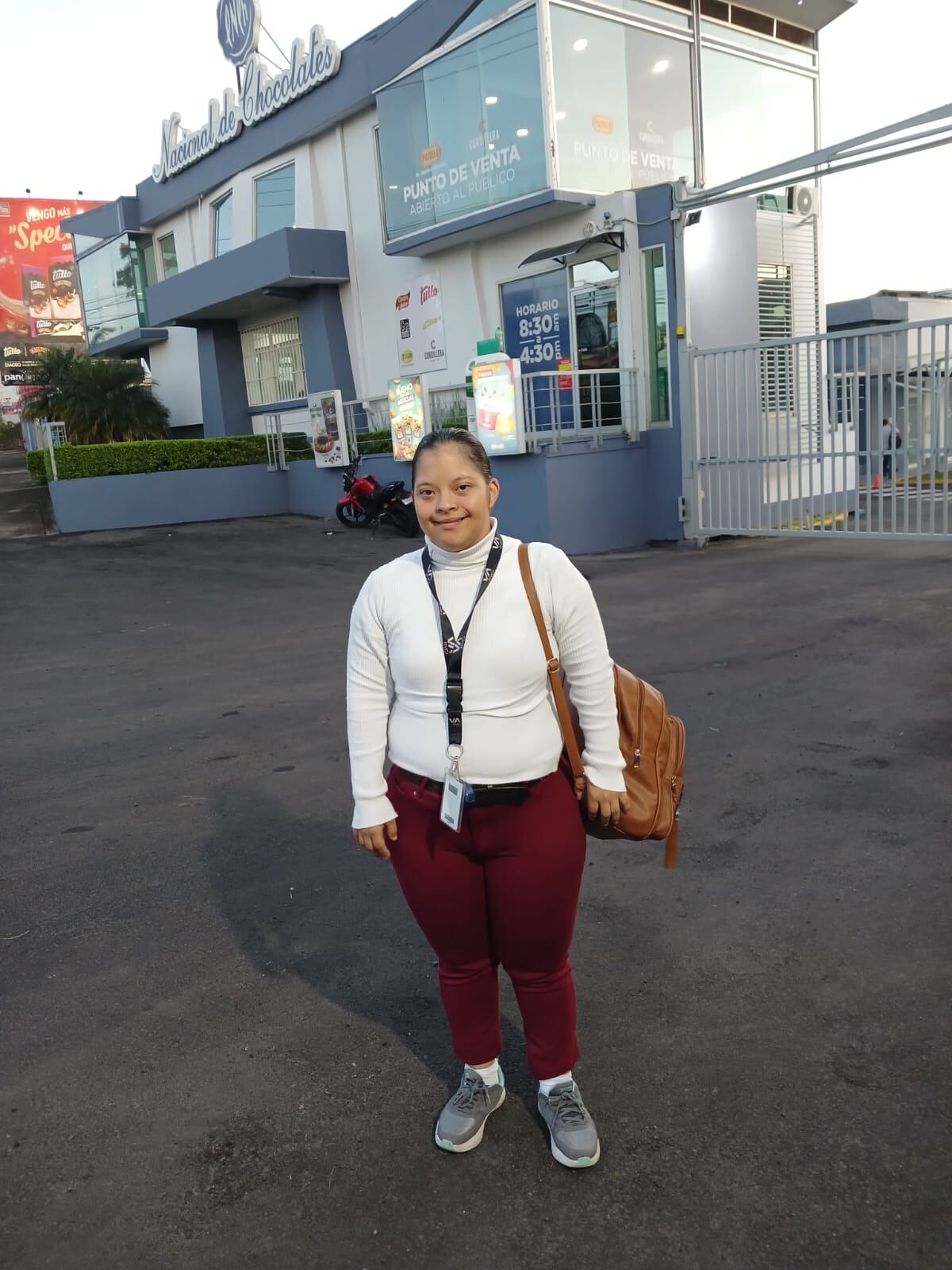 Andrea Barcenas tiene síndrome de Down y es una carga haciendo chocolates.