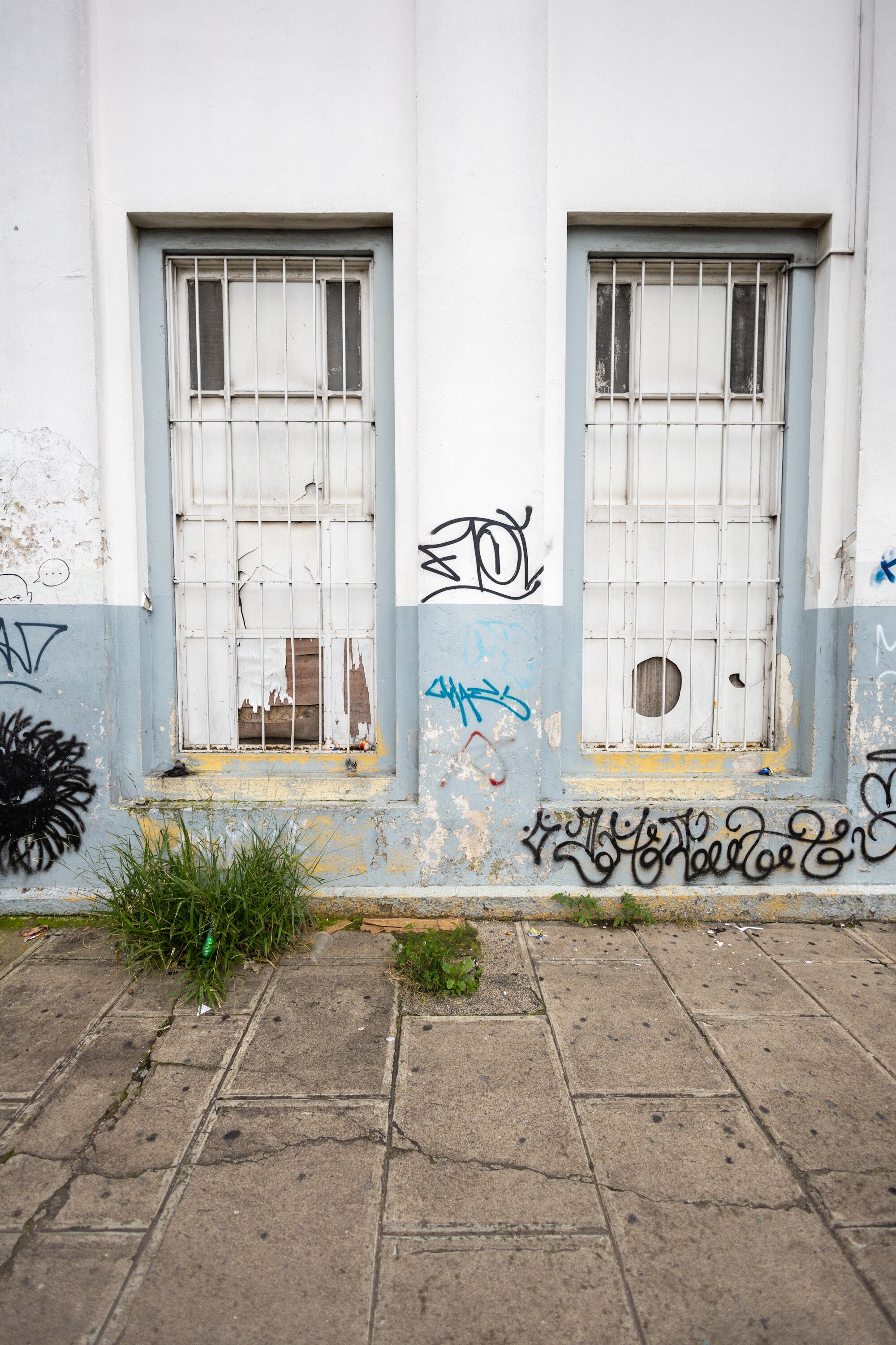 14/11/2024, Cartago, fotografías del Gimnasio del Colegio de San Luis Gonzaga, para poder observar el deterioro en el que está el edificio abandonado.