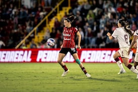 Emelie Valenciano habló del codazo con el que le quebró la nariz a Carolina Venegas en el clásico