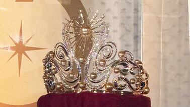 Miss Universo presenta la corona que lucirá su nueva reina