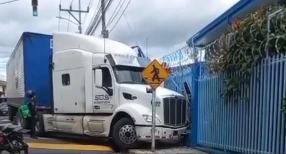 El accidente ocurrió en las inmediaciones de la Escuela República de Haití. Foto Cortesía.
