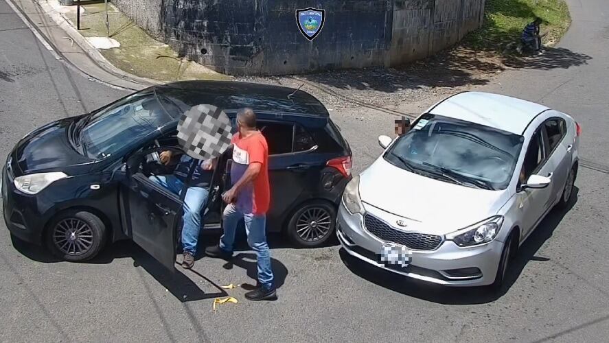 El conductor matón recibió su merecido pocos minutos después.