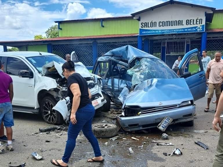 Según la Cruz Roja, los fallecidos serían una señora de 70 años y un hombre de 30 años. Foto cortesía.
