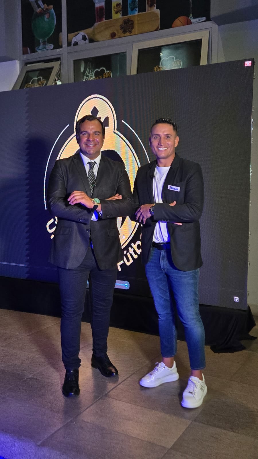 Randall "Chiqui" Brenes y Maynor Solano, del programa Únicamente fútbol de FUTV.