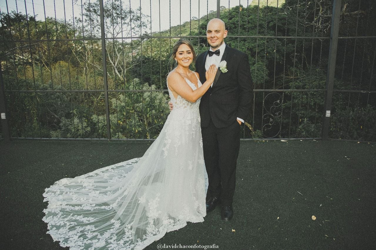 Tracy Calvo le propuso, en junio del 2020, matrimonio a su esposo, Fabricio Gamboa, mientras él estaba internado por cáncer en el Calderón Guardia, él falleció y ella entre 2025 y 2026 escribió un libro con la historia que vivieron juntos. "Amé hasta el cielo", es el título.