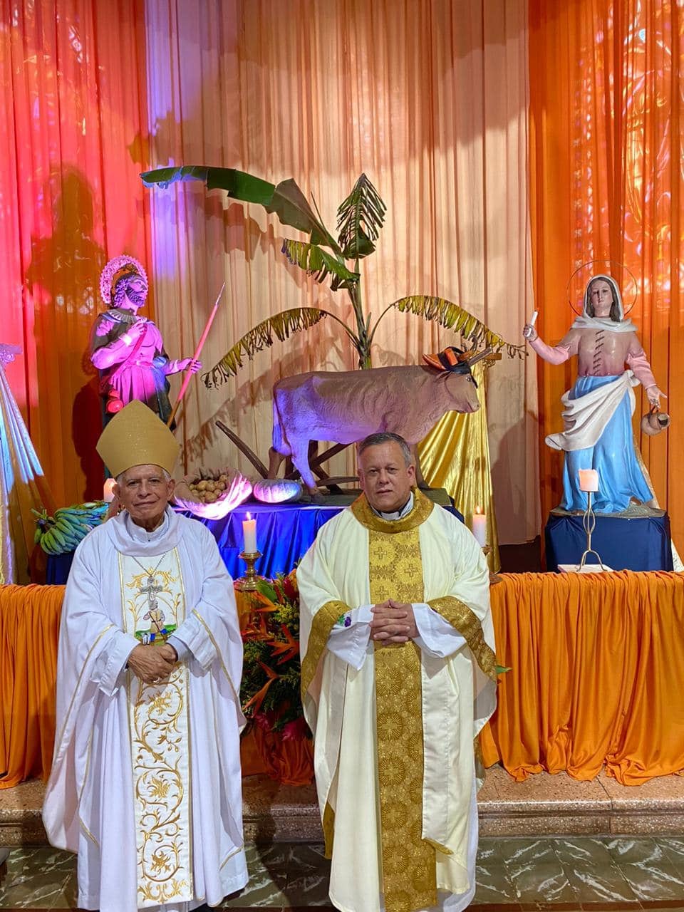 El sacerdote católico, Ronald Sáenz, quien fuera cura párroco de la parroquia de San Isidro Labrador de Heredia, renunció porque le hacen bullying.