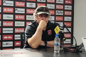 ¿Se rompió algo? Experta en imagen analizó el compartamiento de Óscar Ramírez en extraña conferencia de prensa