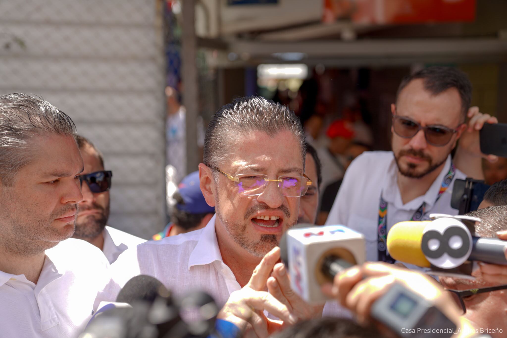 El ministro de Comunicación Jorge Rodríguez fue duramente criticado por singular comportamiento.