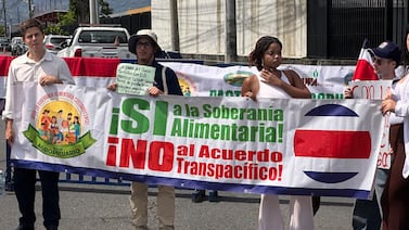 Sector agrícola alza la voz frente a Casa Presidencial y advierten sobre la llegada de una crisis al país