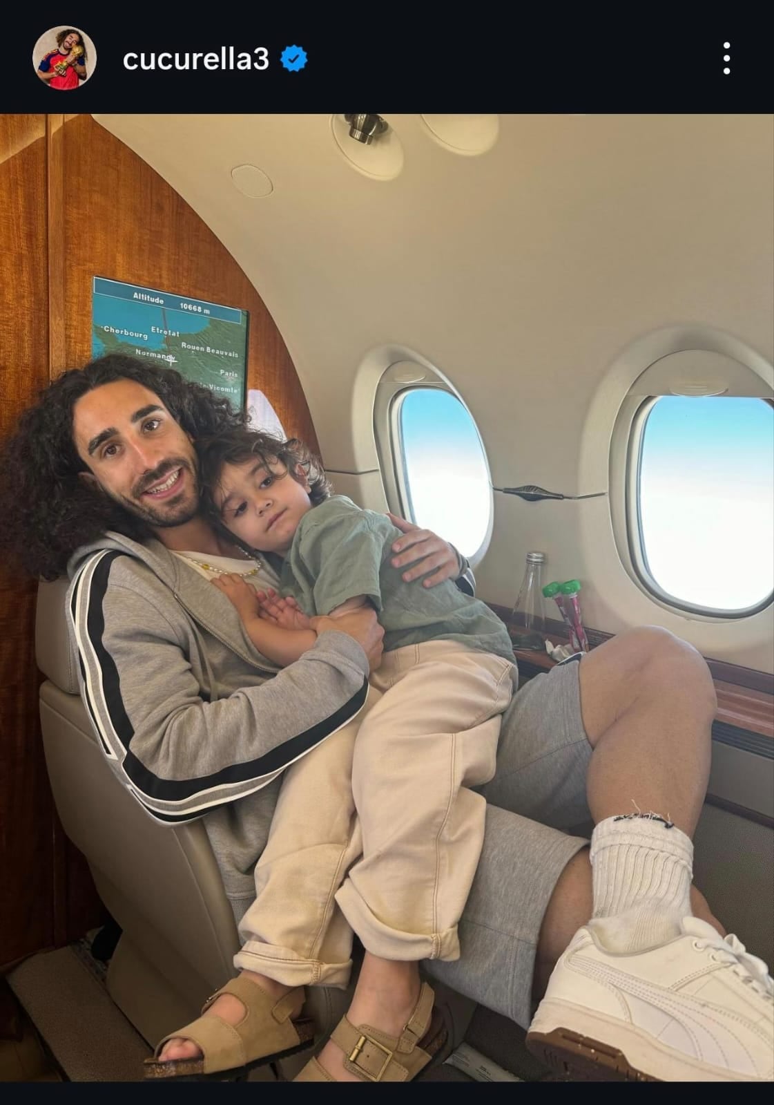 Marc Cucurella y su familia