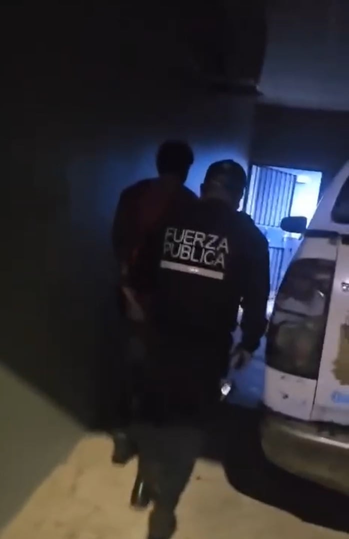 Aguilera también era buscado como sospechoso de abuso sexual en perjuicio de un menor de edad.