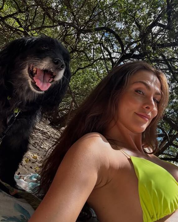 Karina Ramos y su manada de perros