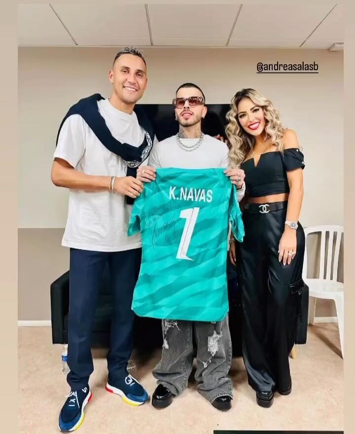 Keylor Navas y Andrea Salas en concierto de Rauw Alejandro