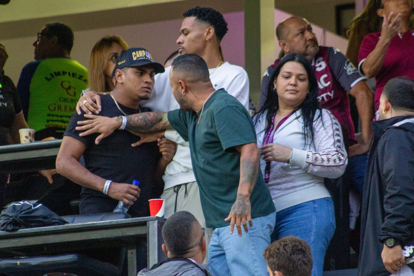 A los pocos minutos Allan Alemán interviene en la situación. Foto: Ascenso Total cortesía.