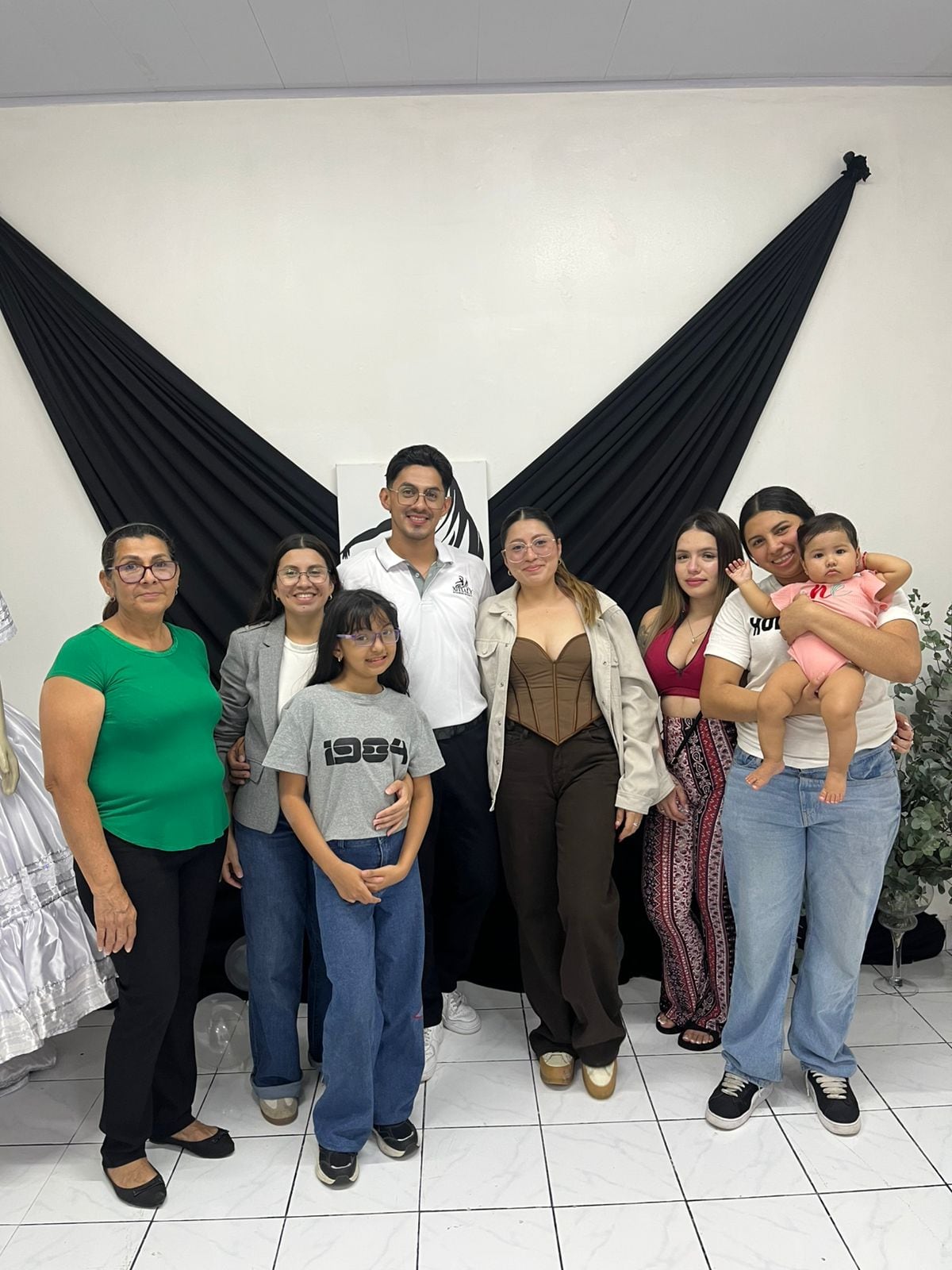 Abraham Sevilla dejó atrás su vida en Nicaragua, y al regresar a Costa Rica abrió “Xitlaly Academia de Baile” en San José