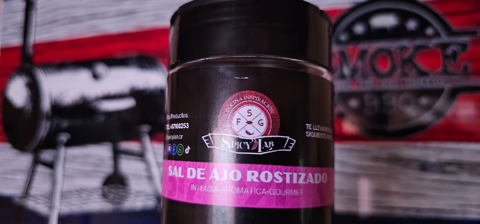 En Sabanilla de Montes de Oca hay un muchacho que desde muy joven decidió que quería ser su propio jefe y forjarse un futuro a puro esfuerzo. Fabián Sánchez Girón, de apenas 17 años, tiene un negocio de condimentos y sales gourmet llamado Spicylabcr, un sueño que comenzó a los 15 y que ha ido creciendo con el tiempo.