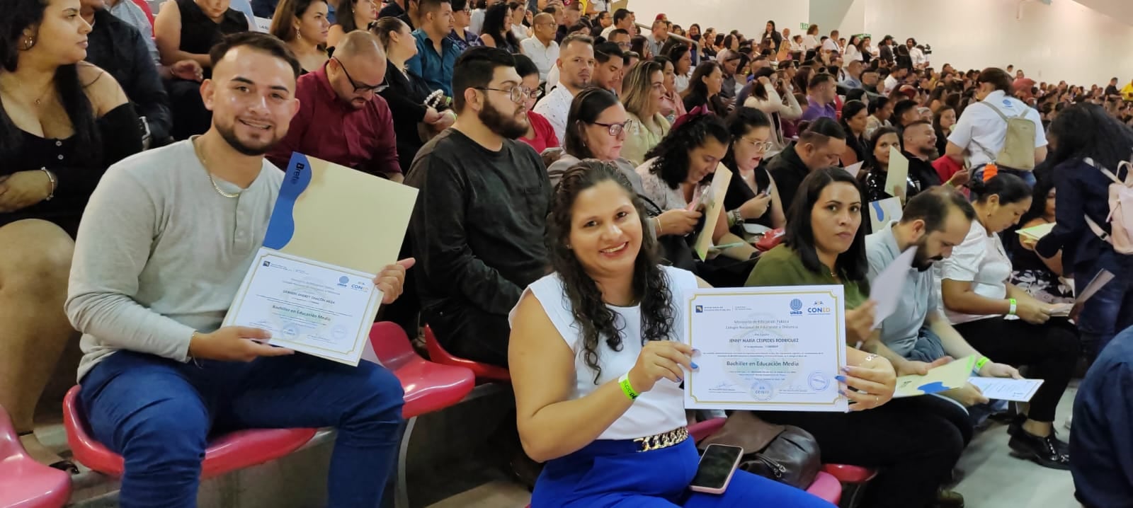 El pasado 5 de abril unas 5 mil personas se graduaron en el Estadio Nacional, como parte de la primera generación de estudiantes que se matricularon en el Programa Bachillerato para la Empleabilidad y el Emprendimiento (BEE) en el 2023