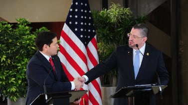 Experto confirma lo que muchos sospechaban sobre el vuelo de migrantes que recibirá el Gobierno