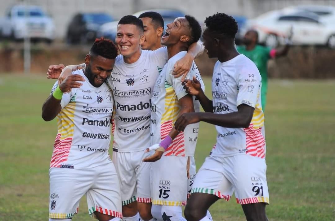 Limón Black Star tiene siete partidos sin perder en la Liga de Ascenso y pelea por el liderato del grupo B.