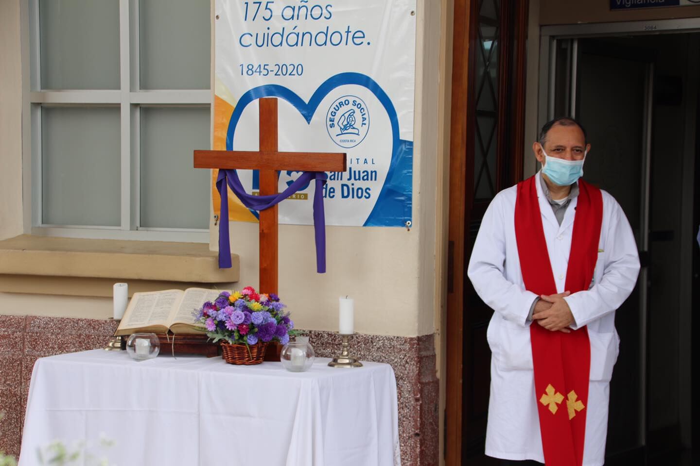 Durante la mañana de este Viernes Santo del 2021 la imagen de Jesús Nazareno cumplió su promesa y visitó los hospitales de San José.