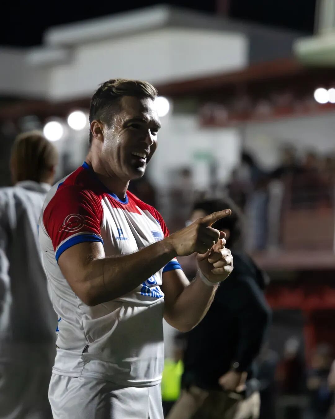 Creadores de contenido ticos se enfrentarán a mexicanos en un gran duelo.