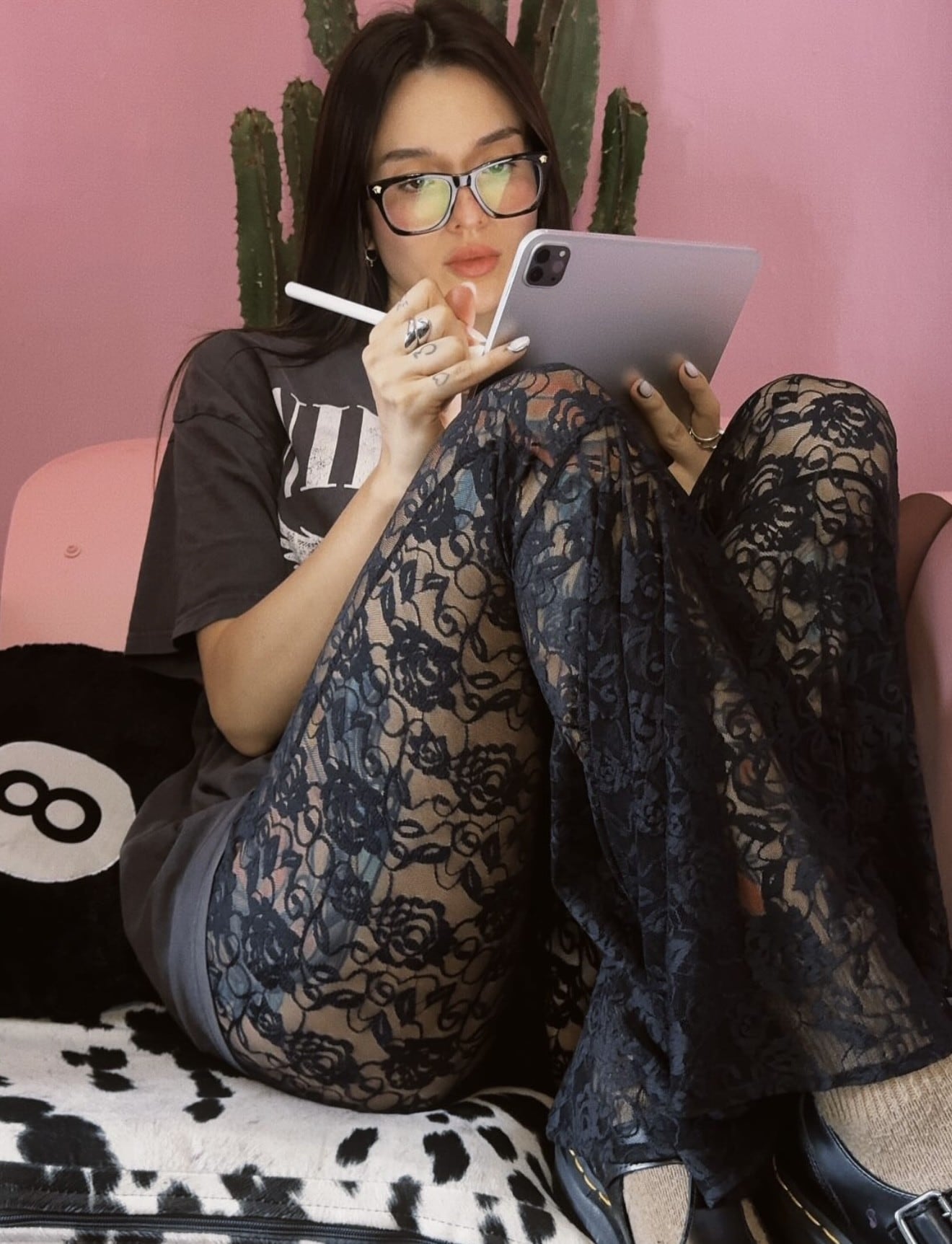 Por allá del 2002 doña Lorena Vega Aragón iba a sus clases de arte a la Casa del Artista en Guadalupe y llevaba a la nieta que cuidaba, Jana de Oliveira, quien tenía 5 años.