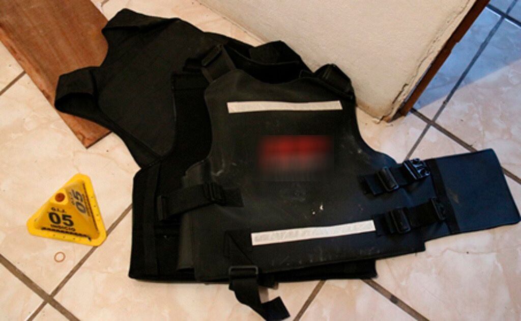 El sospechoso ocultaba varias armas en su casa y hasta un par de drones. Foto OIJ.