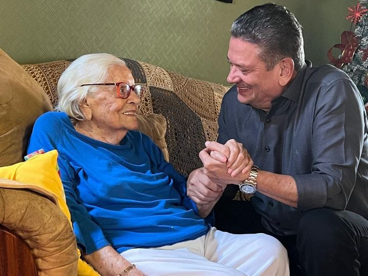 Johnny Araya y su mamita