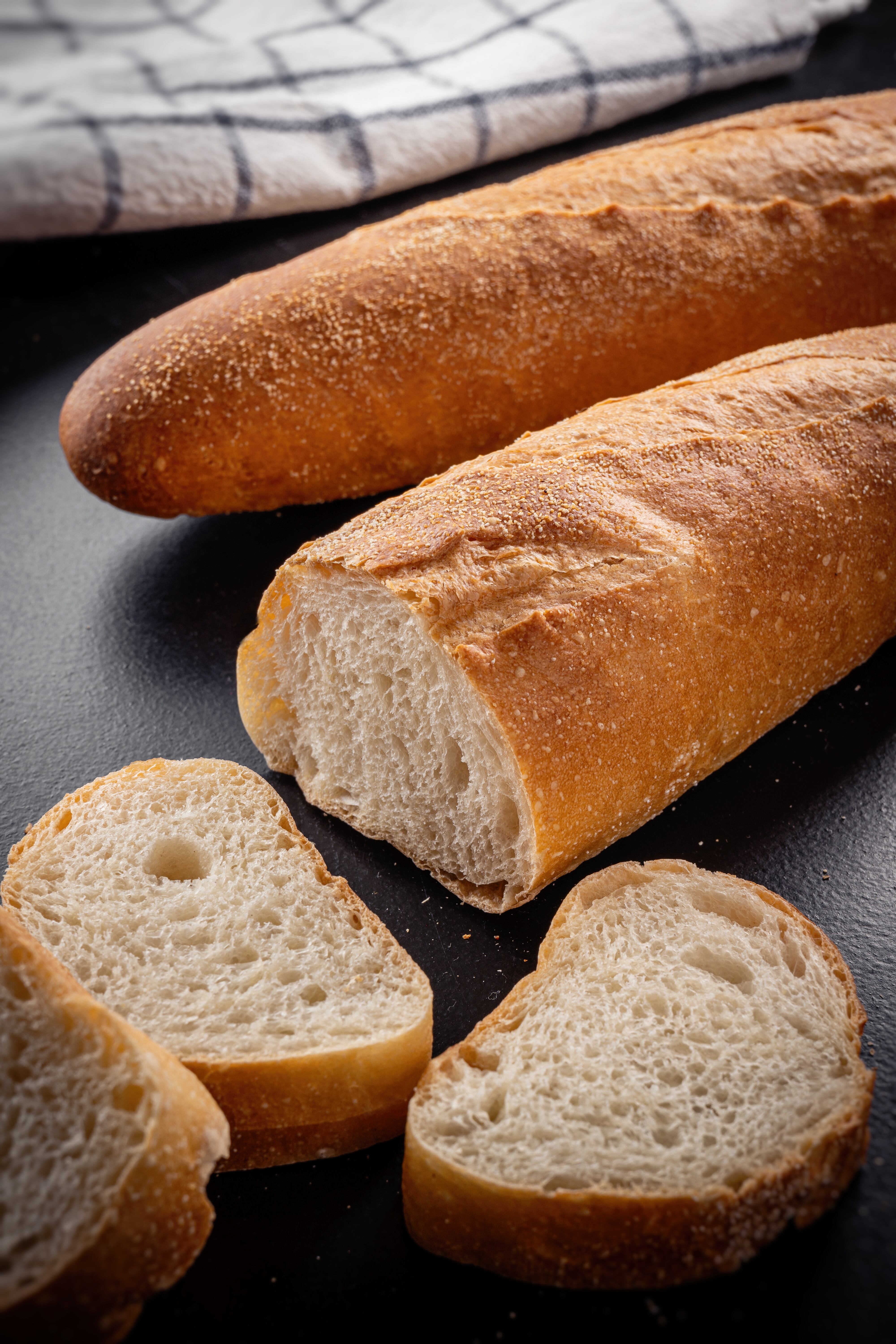 ¡Feliz Día Mundial del Pan! Este 16 de octubre el mundo celebra a uno de los alimentos tan amado como odiado en la mesa de los ticos. Aprovechamos esta celebración para saber más del pan y nos dimos cuenta que no es mala gente, es la pandilla de amigos los que lo malean