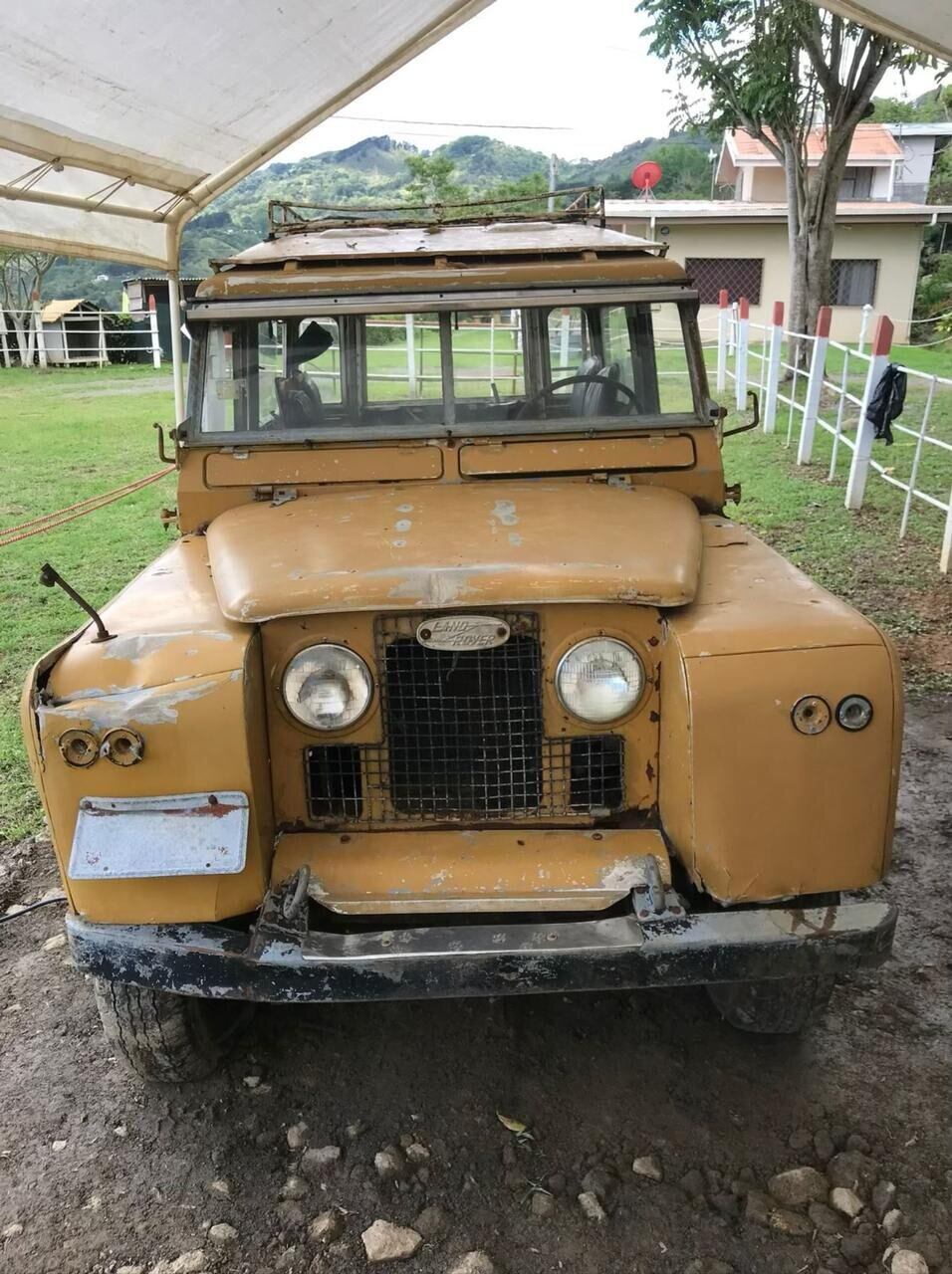 Así estaba el Land Rover antes de la reconstrucción. Foto: Cortesía.