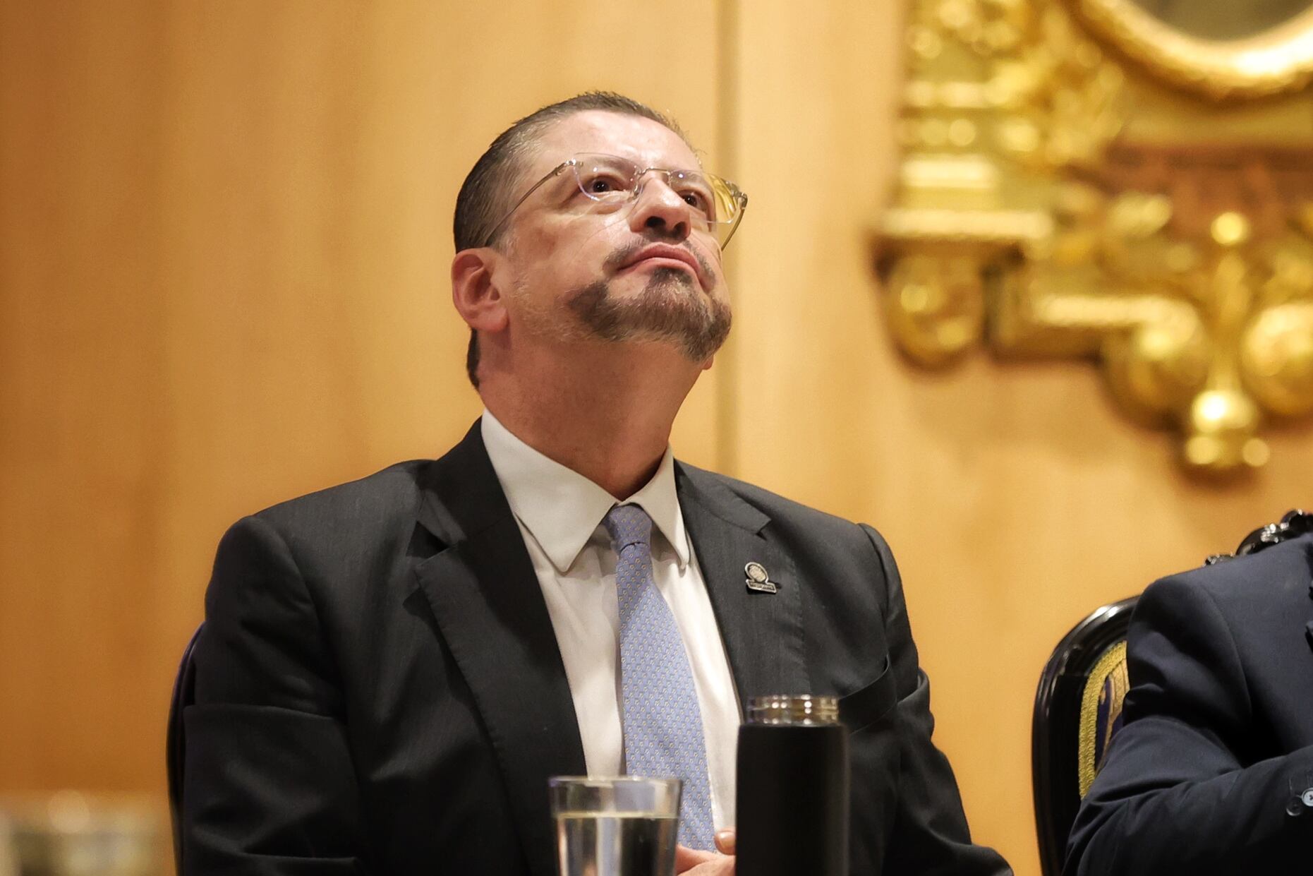 22/08/2025 El presidente de la República, Rodrigo Chaves, comparece hoy en el Salón de Expresidentes y Expresidenta de la República, ante la comisión legislativa especial encargada de determinar si procede abrirle una causa penal en su contra. y ministro de Cultura Jorge Rodríguez. Foto John Durán