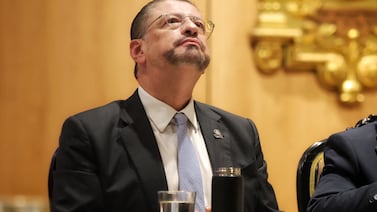 Rodrigo Chaves podría recibir doble golpe político este martes por votación de resellos