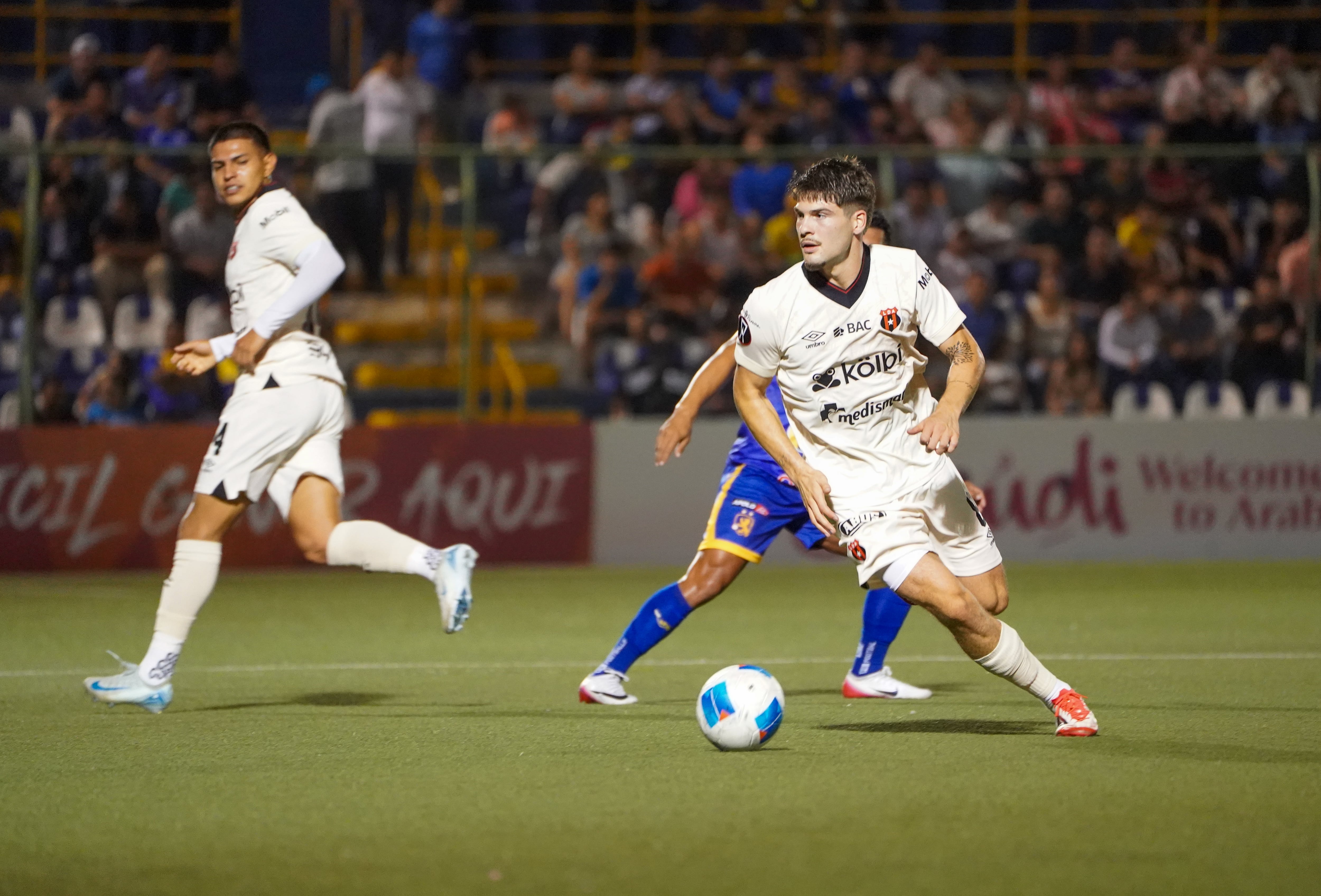 Elián Quesada y Alejandro Bran podrían ver acción en el partido entre Liga Deportiva Alajuelense y Herediano, luego de jugar en Nicaragua.