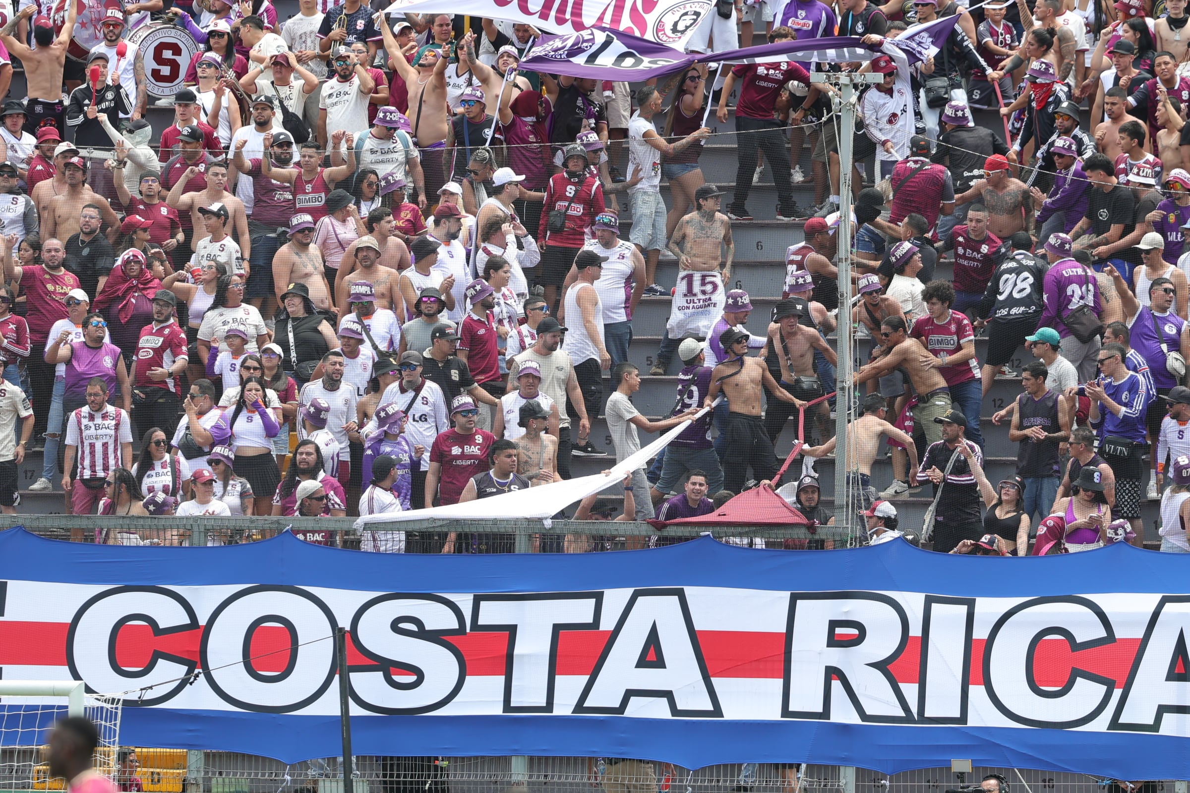 14/09/2025/ juego entre Deportivo Saprissa vs Guadalupe en el estadio Ricardo Saprissa / foto John Durán