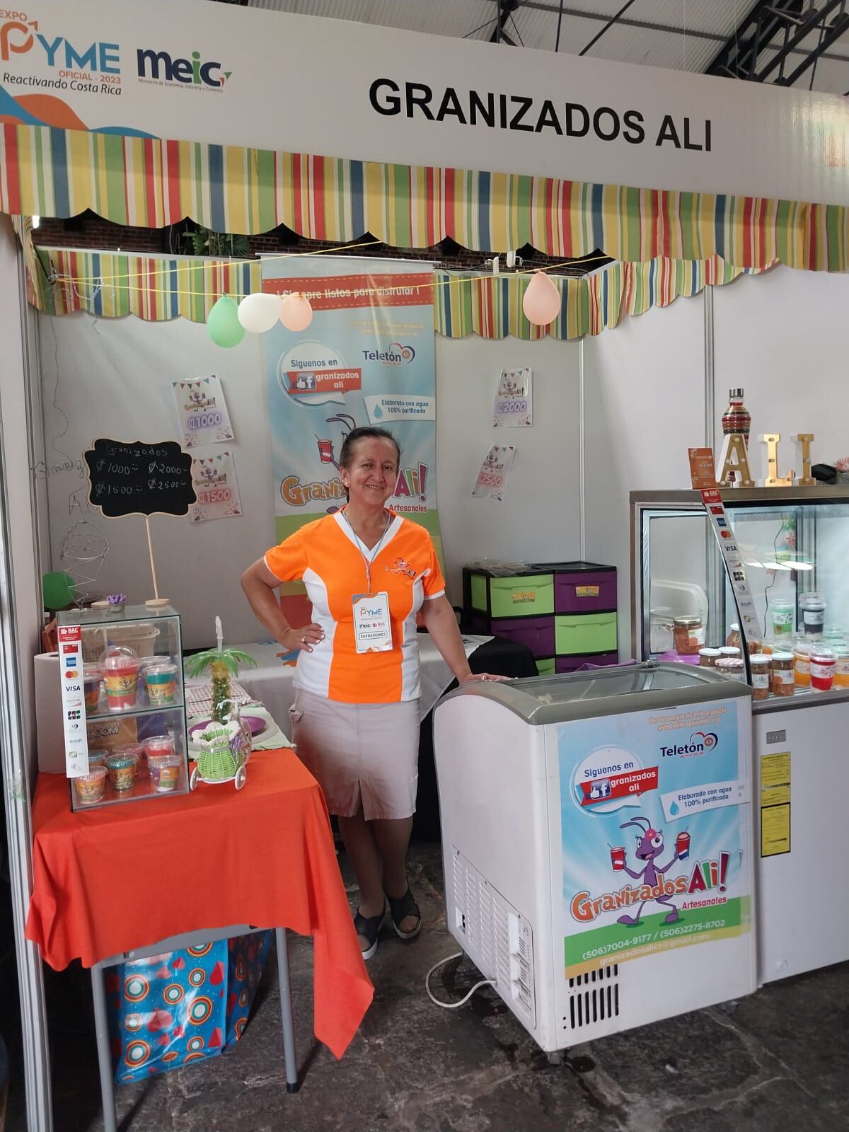 Alicia González le espera con sus granizados Ali para que disfrute del juego entre Saprissa y Alajuelense.