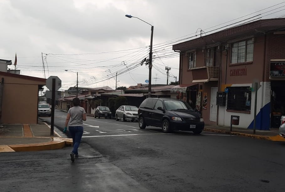 Empleado del ICE pierde pierna derecha por choque entre patrulla y carro en Heredia. Foto cortesía.