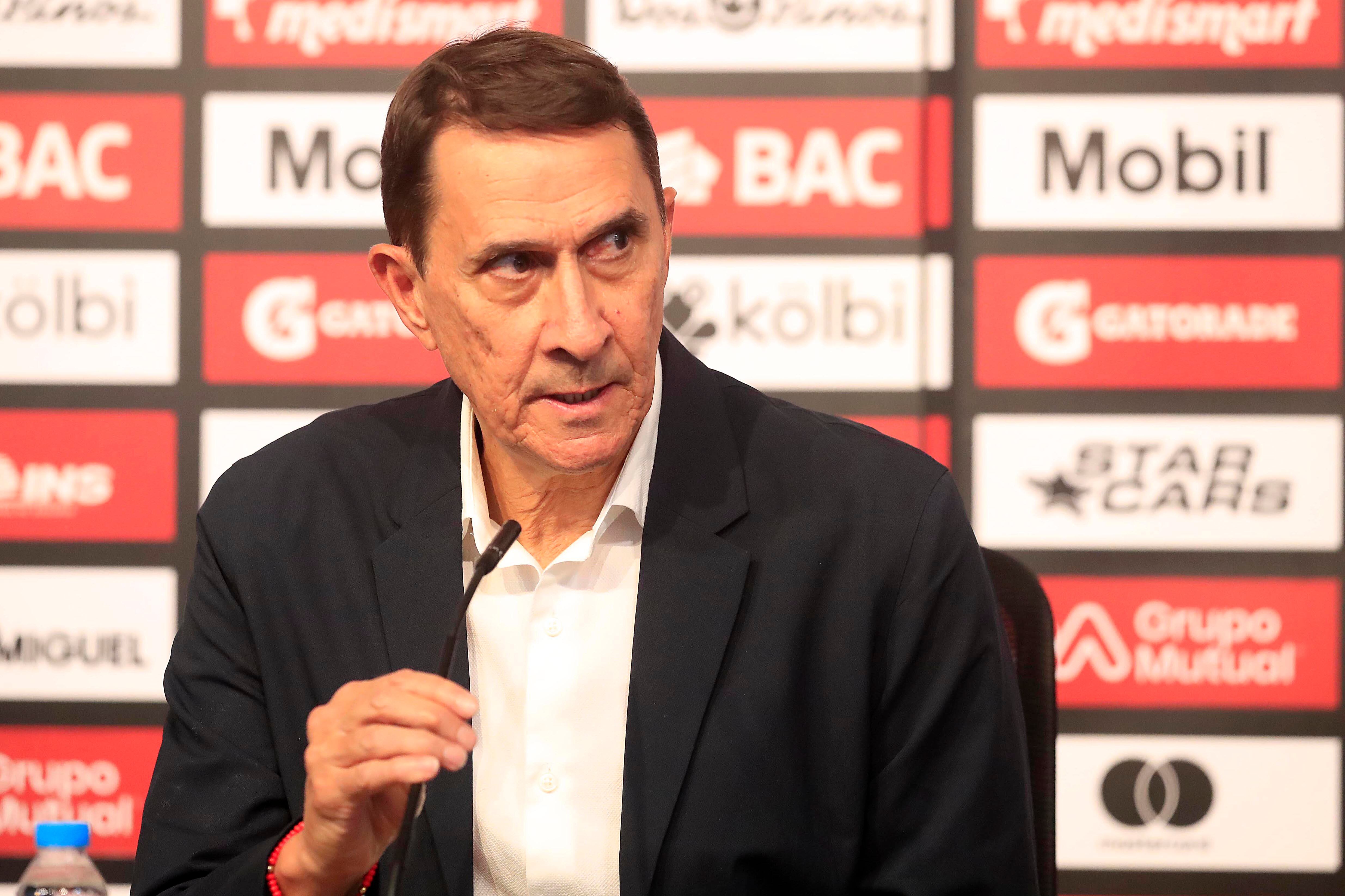 12/03/2024 Turrucares. Este martes fue presentado Alexandre Borges Guimaraes como nuevo director técnico de Liga Deportiva Alajuelense, en las instalaciones del Centro de Alto Rendimiento (CAR). A Guima lo acompañarán dos brasileños y Bryan Ruiz, quienes fueron presentados por el gerente deportivo, Javier Santamaría. Foto: Rafael Pacheco Granados