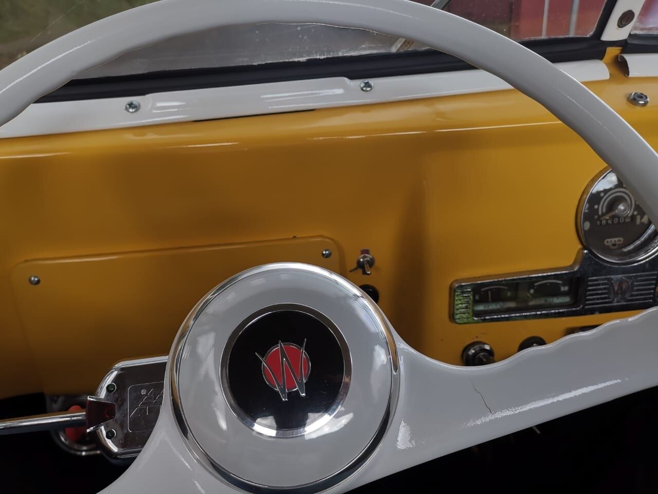 Allan está enamorado de su pollito, un jeep modelo 54. Cortesía.