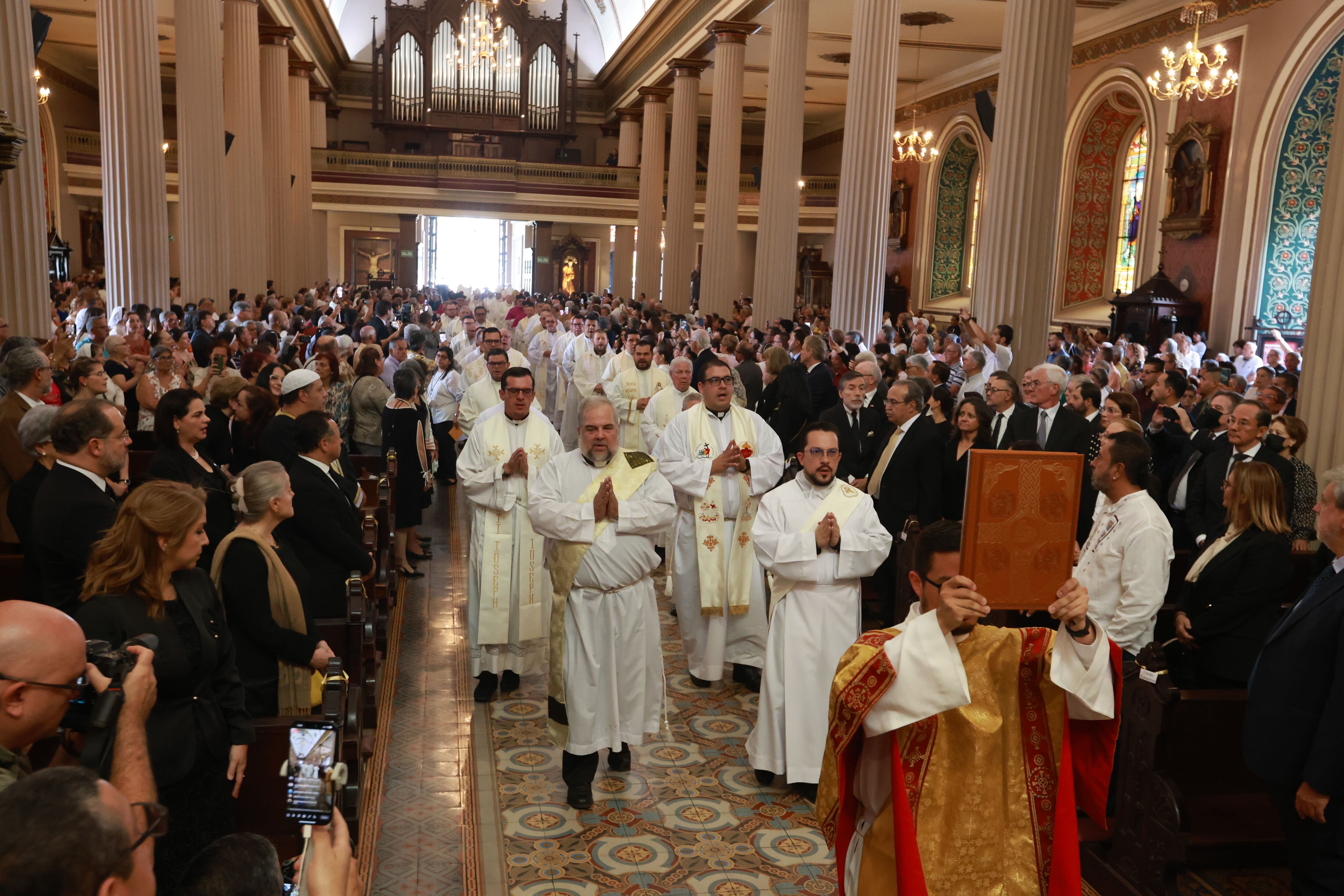 Misa oficial por el papa Francisco
