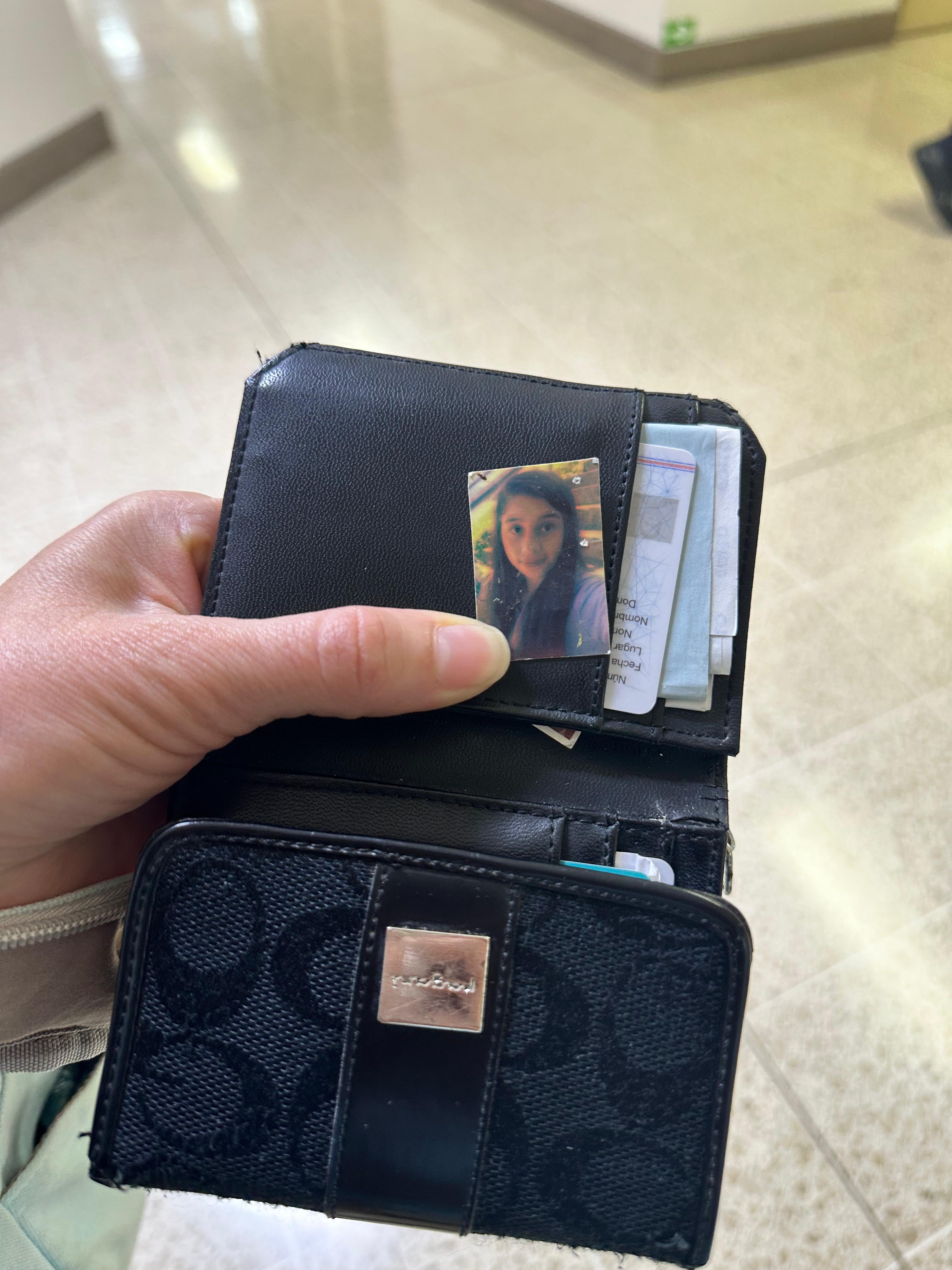 नादिया पेराझाची आई नेहमीच तिच्या लाडक्या मुलीच्या फोटोंसोबत असते. अलेजांड्रा मोरालेस यांचे छायाचित्र.