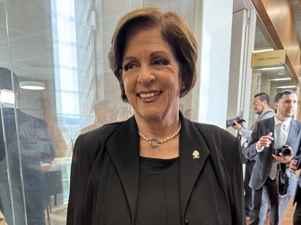 Doña Pilar Cisneros llegó con una joyería que oculta una historia preciosa.