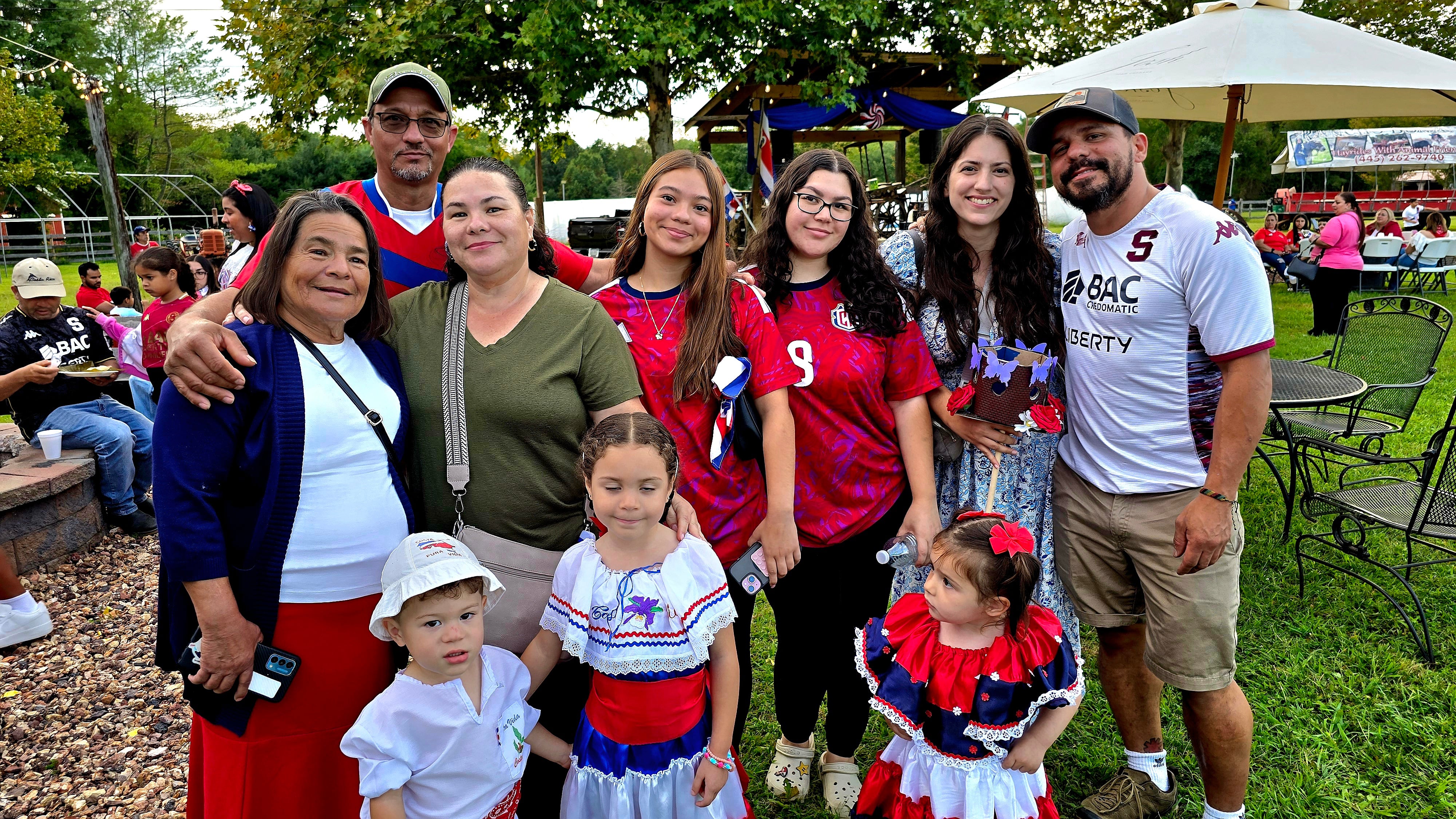 El tradicional y patriótico desfile de faroles cumple este 2026, 24 años de realizarse en Nueva Jersey. Comenzaron 6 "locos" y ahora cada setiembre se reúnen más de 400.