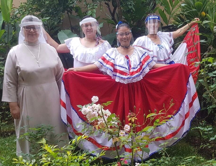 Escuela Niño Jesús de Belén, Hermana Francisca, teacher Karla, teacher Naty y teacher Xotchil de preescolar. De izquierda a derecha.